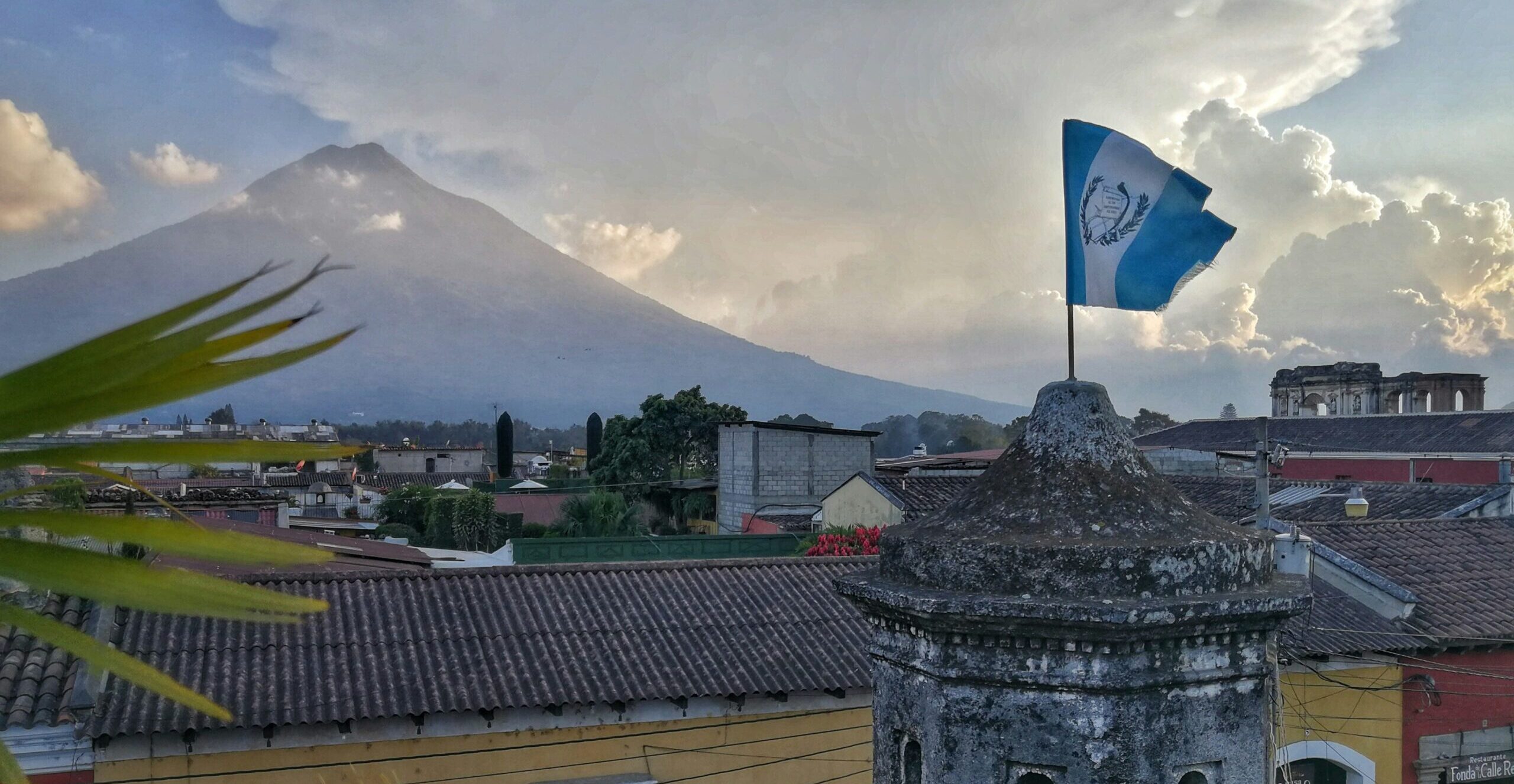how many volcanoes are in guatemala
