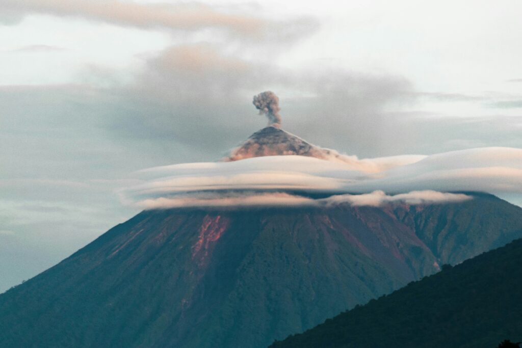 how many volcanoes are in guatemala